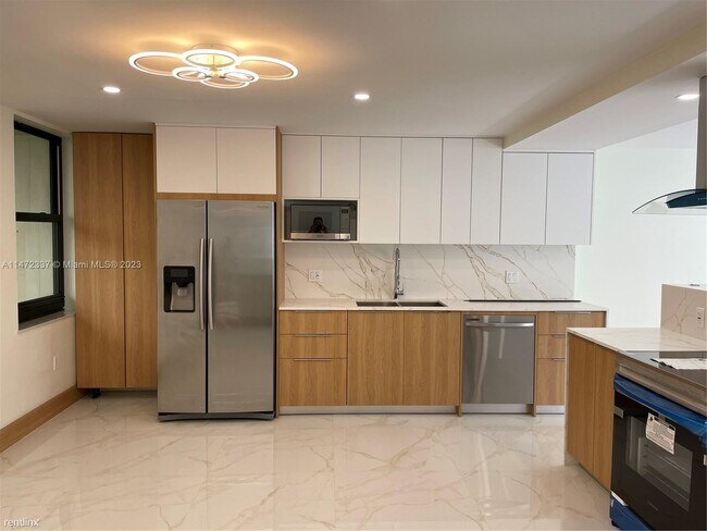 Building Photo - 3 br, 2 bath House - 20301 NE 30th Ave # 1...