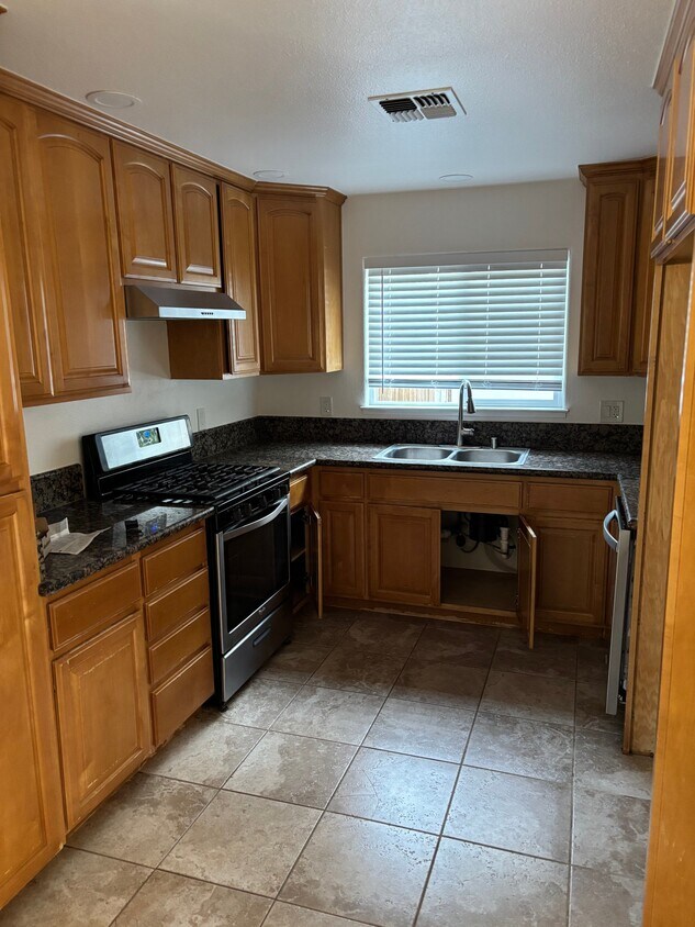 Foto del edificio - 6031 Bourbon Dr