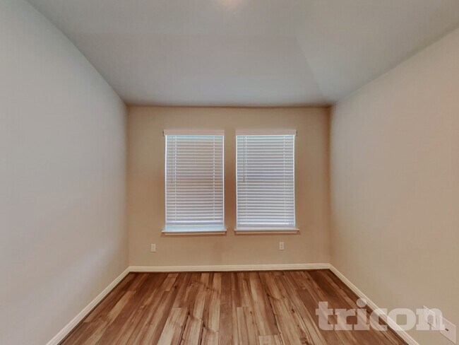 Foto del edificio - 5723 Jayden Pass