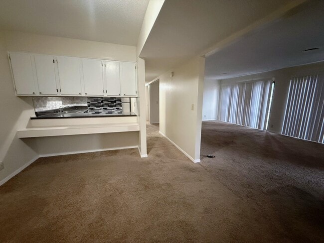 Foto del edificio - 6571 Poplar Ave