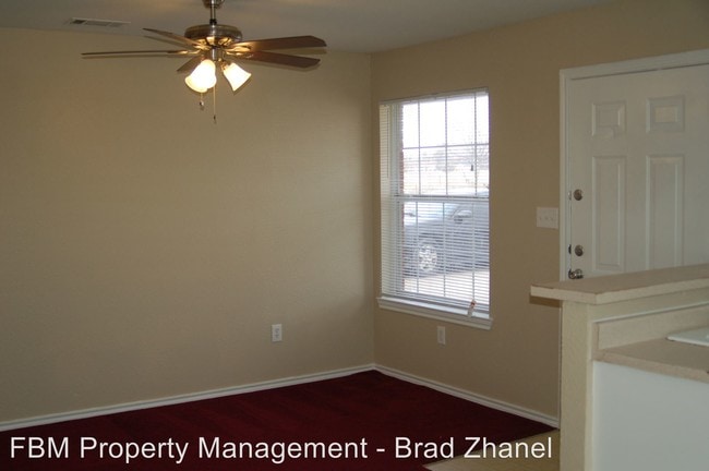 Building Photo - 209 W Lamar St