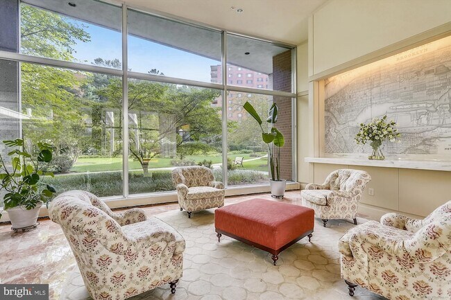 Foto del edificio - 4201 Cathedral Ave NW