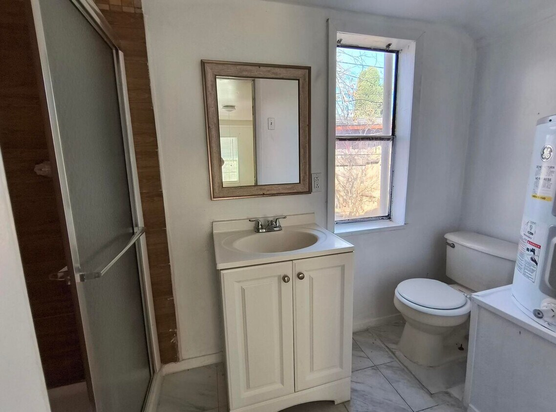 Foto del edificio - Cozy 1-Bedroom Retreat with 1 Parking Spac...