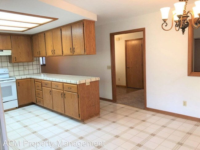 Building Photo - 3 br, 2.5 bath House - 12670 Golden Trout