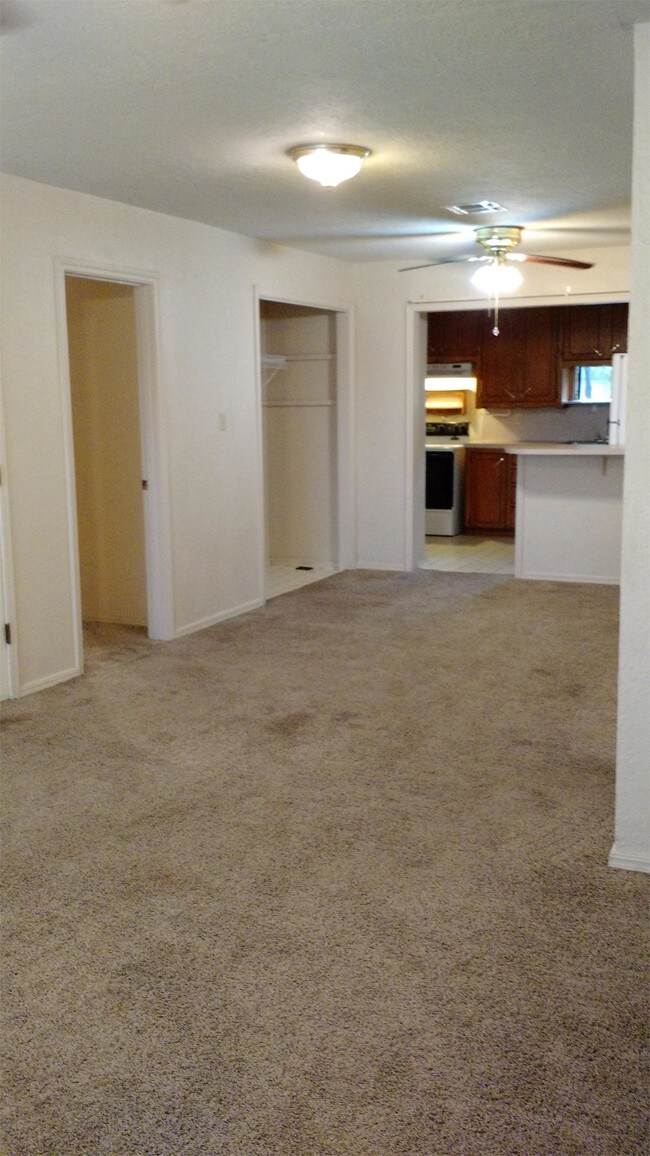 Building Photo - 1909 NW Lincoln Ave