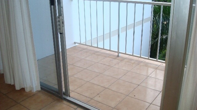 Foto del edificio - PARTLY FURNISHED STUDIO 1 BATH