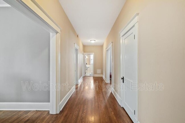 Building Photo - 200 N Waldran Blvd