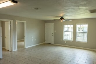 Building Photo - 537 Cottontail Dr
