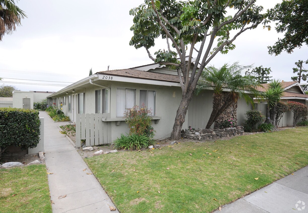 Primary Photo - 2030 E La Palma Ave