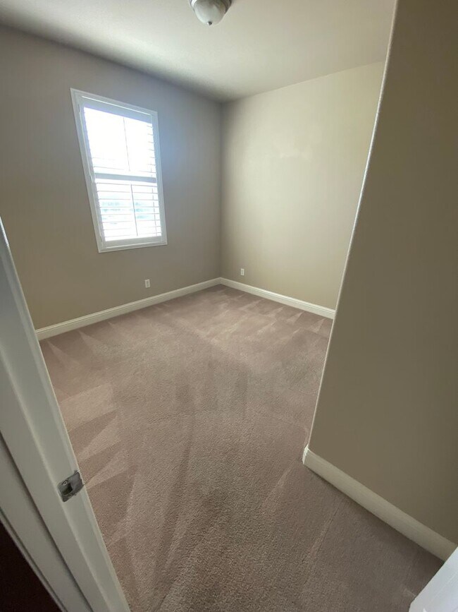 Foto del edificio - Beautiful 2 story Home in gated community ...
