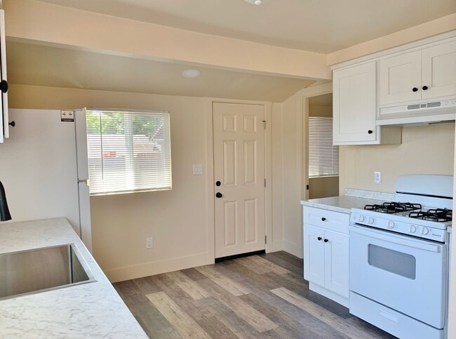 Foto del edificio - 2 Bedroom Home in Hollister