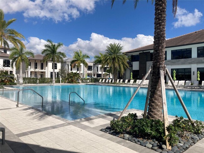 Foto del edificio - 4881 NW 83rd Pkwy