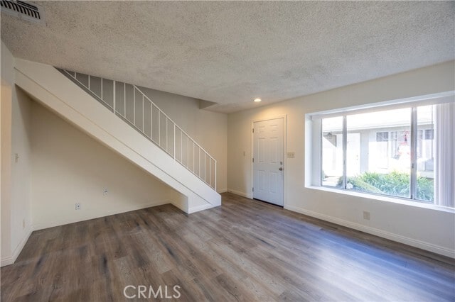 Foto del edificio - 9307 Ramona Blvd