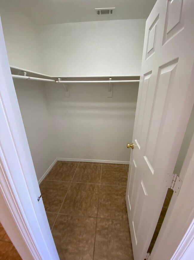 Foto del edificio - Beautiful one story home, 3 bedroom, 2 bat...