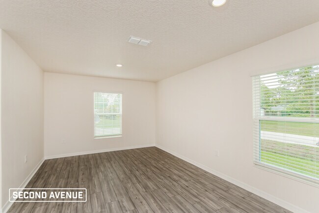 Building Photo - 3399 Lakeland Ave