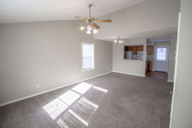 Building Photo - 697 W COUNTRY SQUIRE Ct