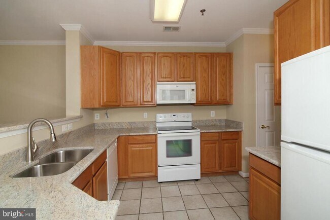 Foto del edificio - 7751 Milford Haven Dr
