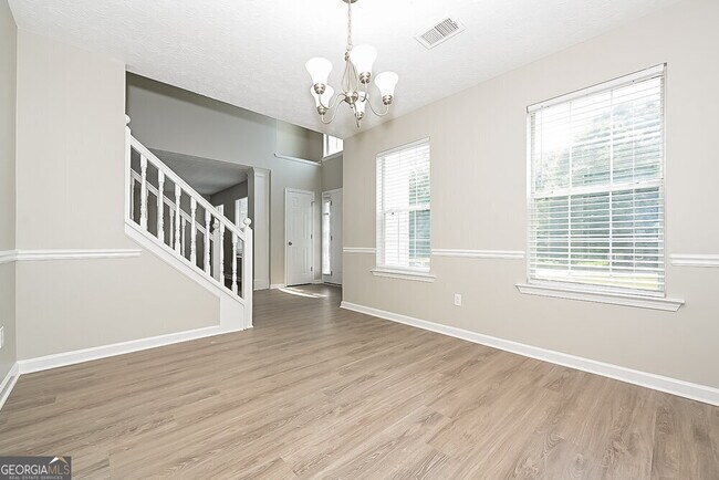 Foto del edificio - 468 Grove Park Dr