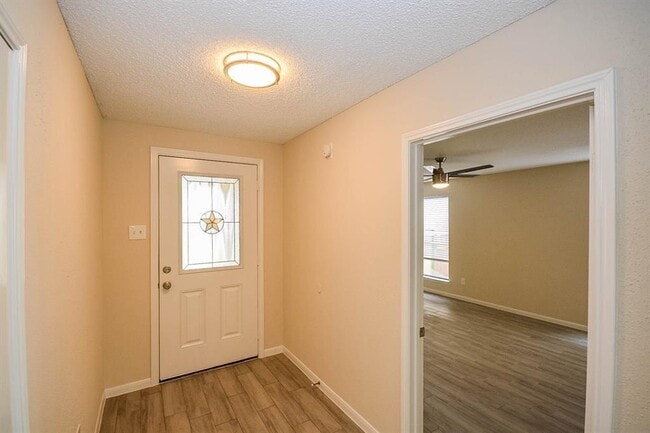 Building Photo - 6331 Gladewell Dr