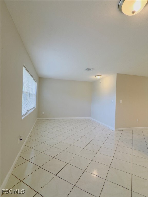 Building Photo - 913 Hudson Ave