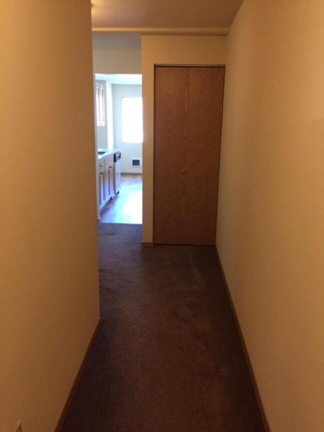 Building Photo - 2 bedroom in Seattle WA 98116