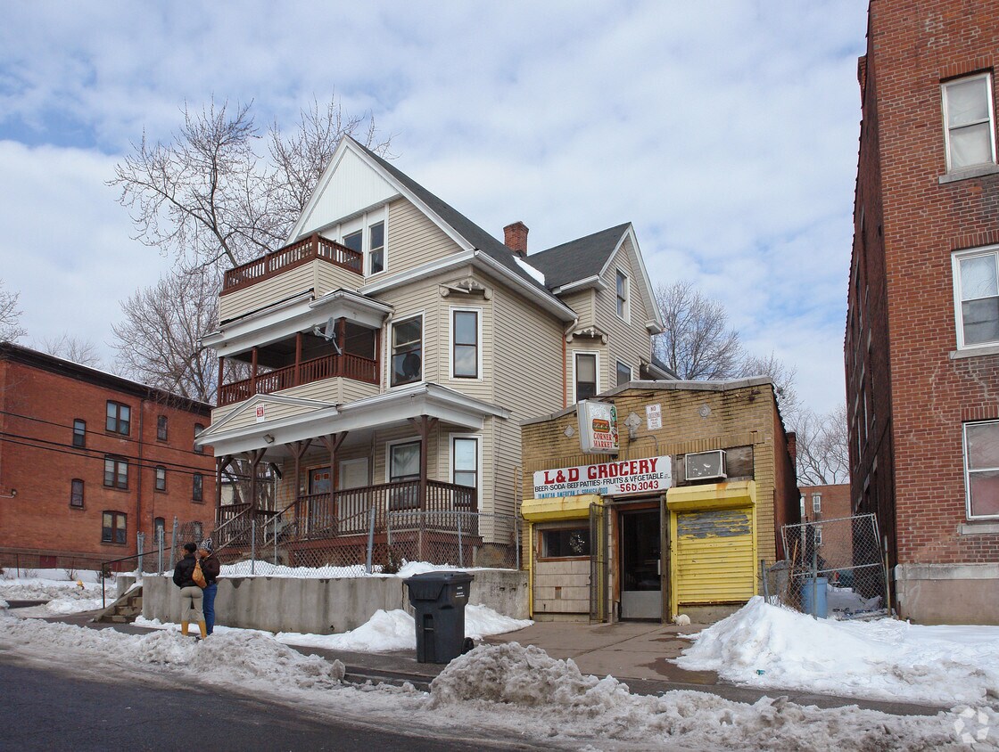 Primary Photo - 206 Mather St