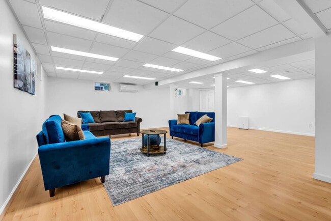 Building Photo - 3 Cherry Ln