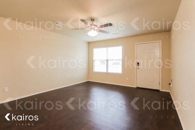 Building Photo - 5005 Thomas Street Unit B