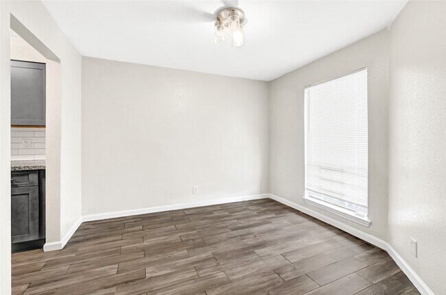 Foto del edificio - 6358 Creekbend Dr