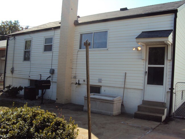 Building Photo - 10337 Little Flower Ln