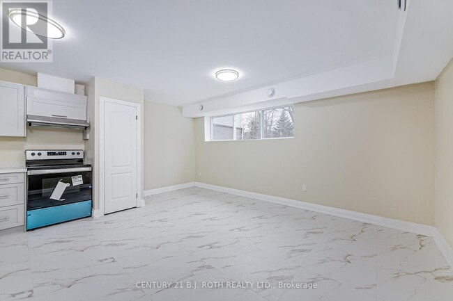 Building Photo - 98 Peel St