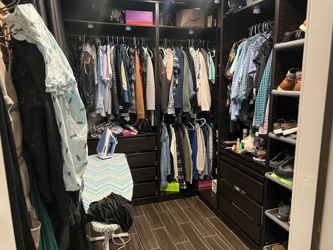 walk in closet for master - 15 Blossom Ln