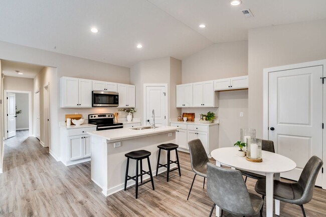 Building Photo - Fox Ridge Alex