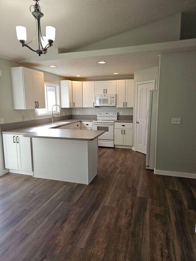 Foto del edificio - Updated Open Floor Plan in Nampa!