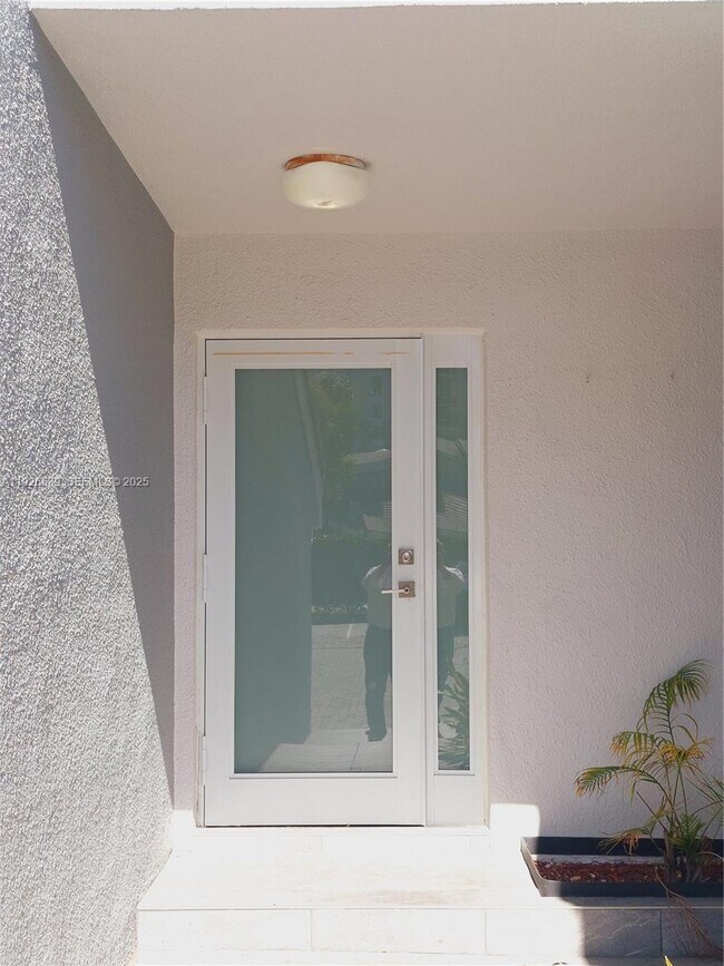 Building Photo - 255 Poinciana Island Dr