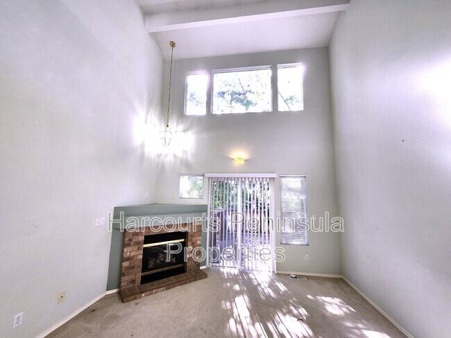 Foto del edificio - 1598 Seasons Ln NW