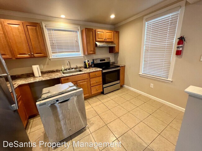 Building Photo - 2 br, 1.5 bath House - 7408 Yale Ave