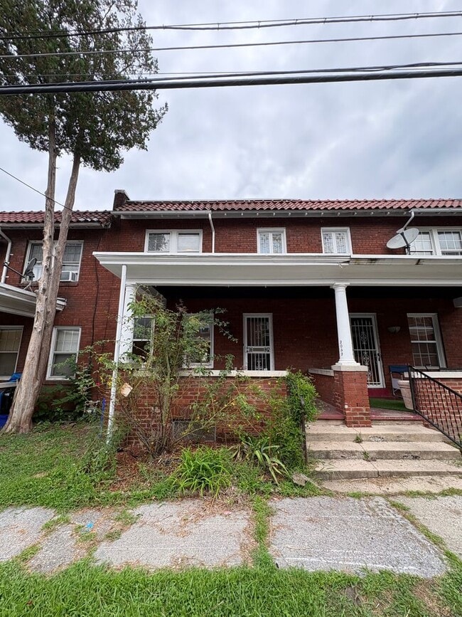 Building Photo - 2042 Zarker St