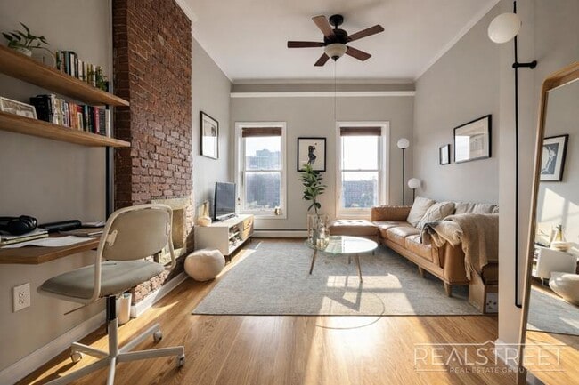Building Photo - Updated Spacious 1 BR in Cobble Hill!