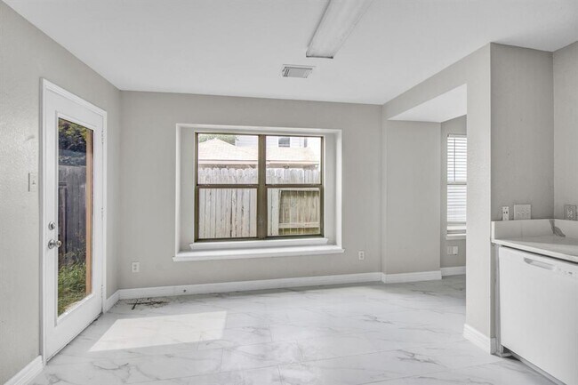 Foto del edificio - 8530 Village Hollow Ln