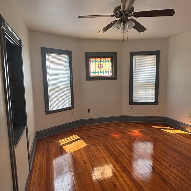 Building Photo - 19 Topliff St