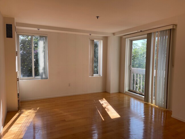 Foto del edificio - 950 Massachusetts Ave