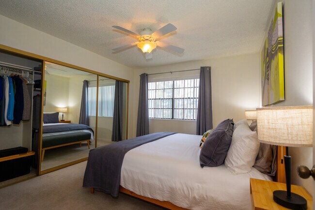 Foto del edificio - 5300 E Waverly Dr