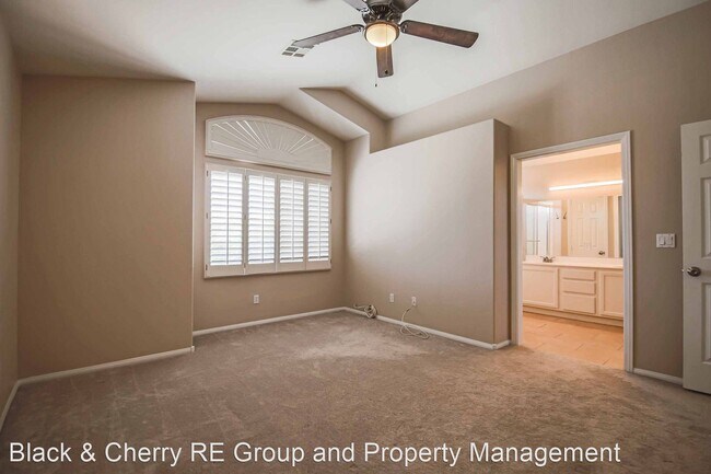Foto del edificio - 10401 Horseback Ridge Ave