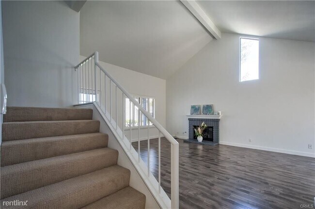 Building Photo - 3 br, 2.5 bath Condo - 40 Winterhaven # 102