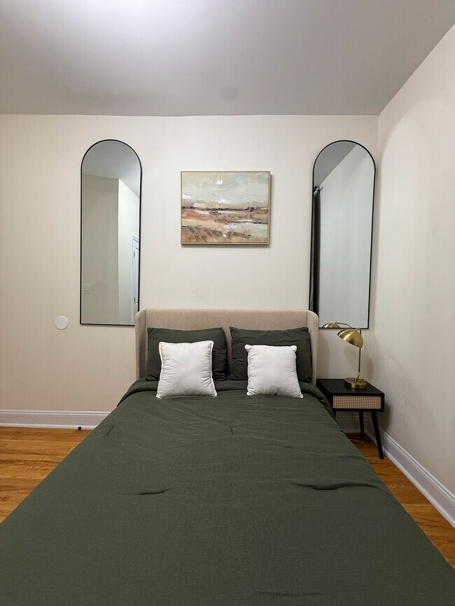 Foto del edificio - Furnished room/NOT APARTMENT