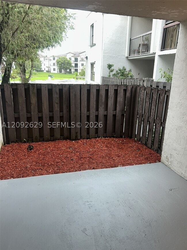 Building Photo - 9431 Fontainebleau Blvd