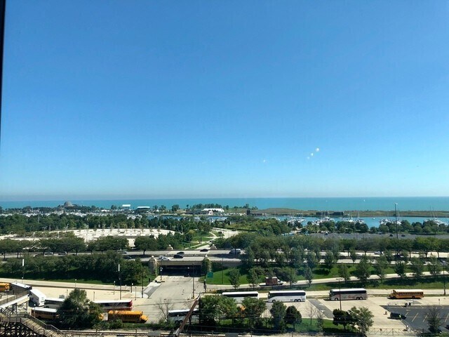 Foto del edificio - MUST SEE 2BEDROOM IN SOUTH LOOP WITH PARKI...