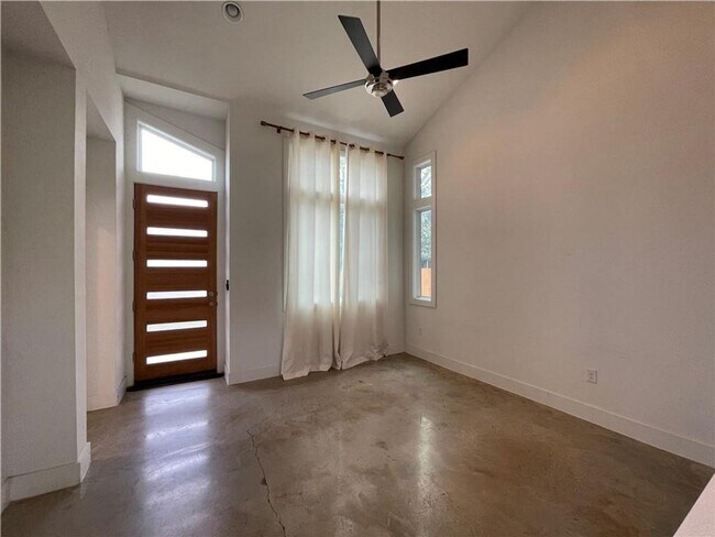Building Photo - 2 br, 2 bath House - 1900B Cullen Ave