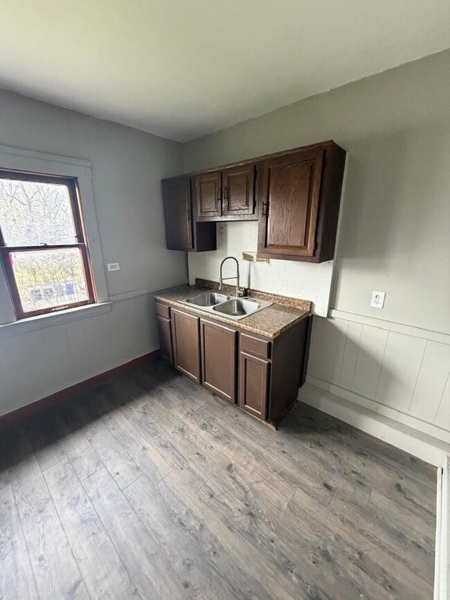 Building Photo - 9529 Mt Auburn Ave